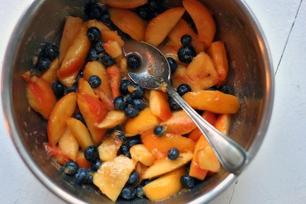 peach-and-blueberry-fruit-crisp1.jpg
